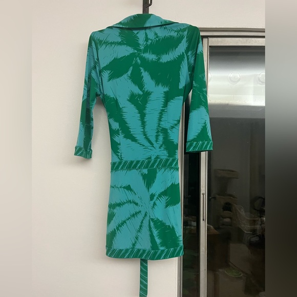 BCBGMaxazria Palm Print Belted Tunic Dress Size S - Picture 3 of 5